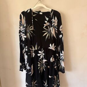 Roxy Black Floral Long Sleeve Dress size small tropical vacation